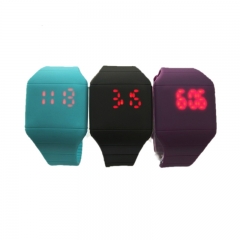 Montre légère montre montre en silicone avec affichage numérique montre spéciale