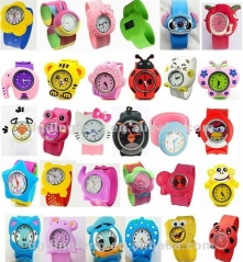Une variété de formes et de couleurs montre des montres mignonnes et de haute qualité pour enfants